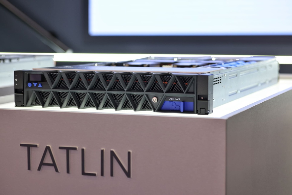 YADRO представила первую отечественную All-NVMe систему хранения данных TATLIN.AFA